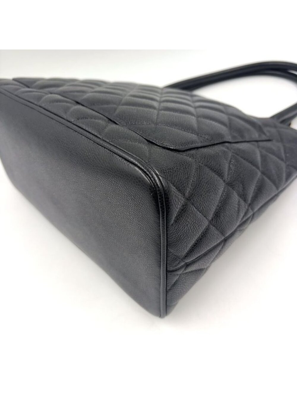 Chanel CC Logo Reprint Caviar Leather Black Tote Gold - Picture 6 of 15